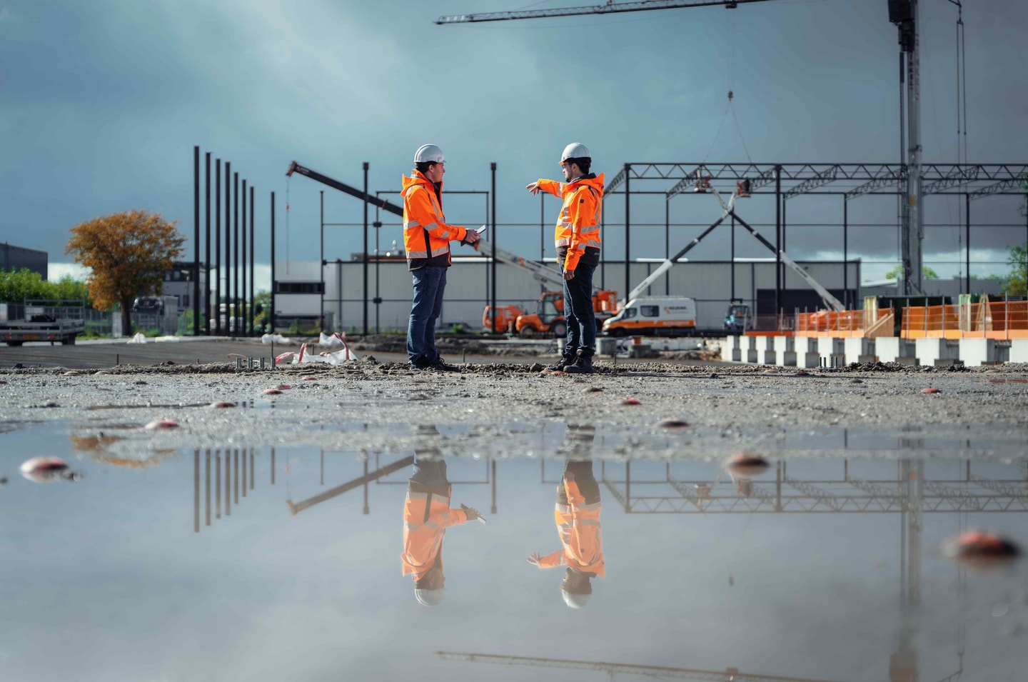 Medewerker van Diks Process Support in een productiehal