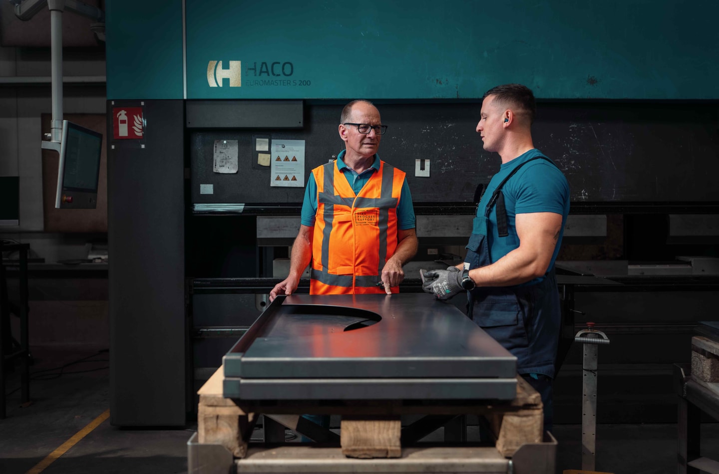 Interim QA manager van Diks Process Support aan het werk